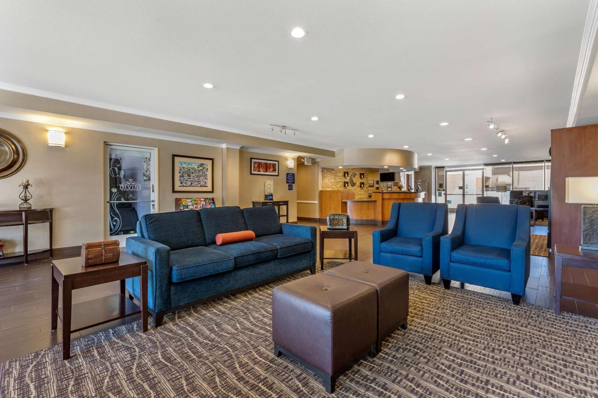 Comfort Suites Visalia - Convention Center Exteriör bild