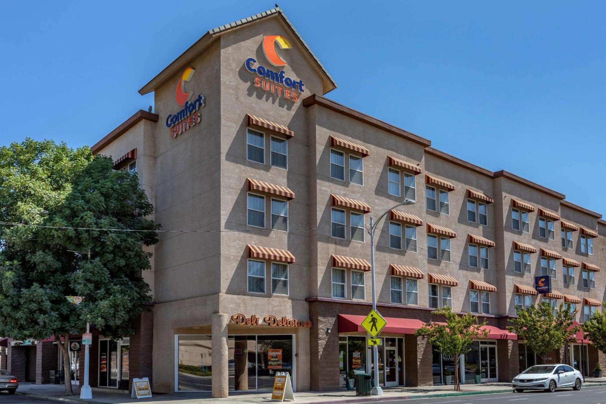 Comfort Suites Visalia - Convention Center Exteriör bild